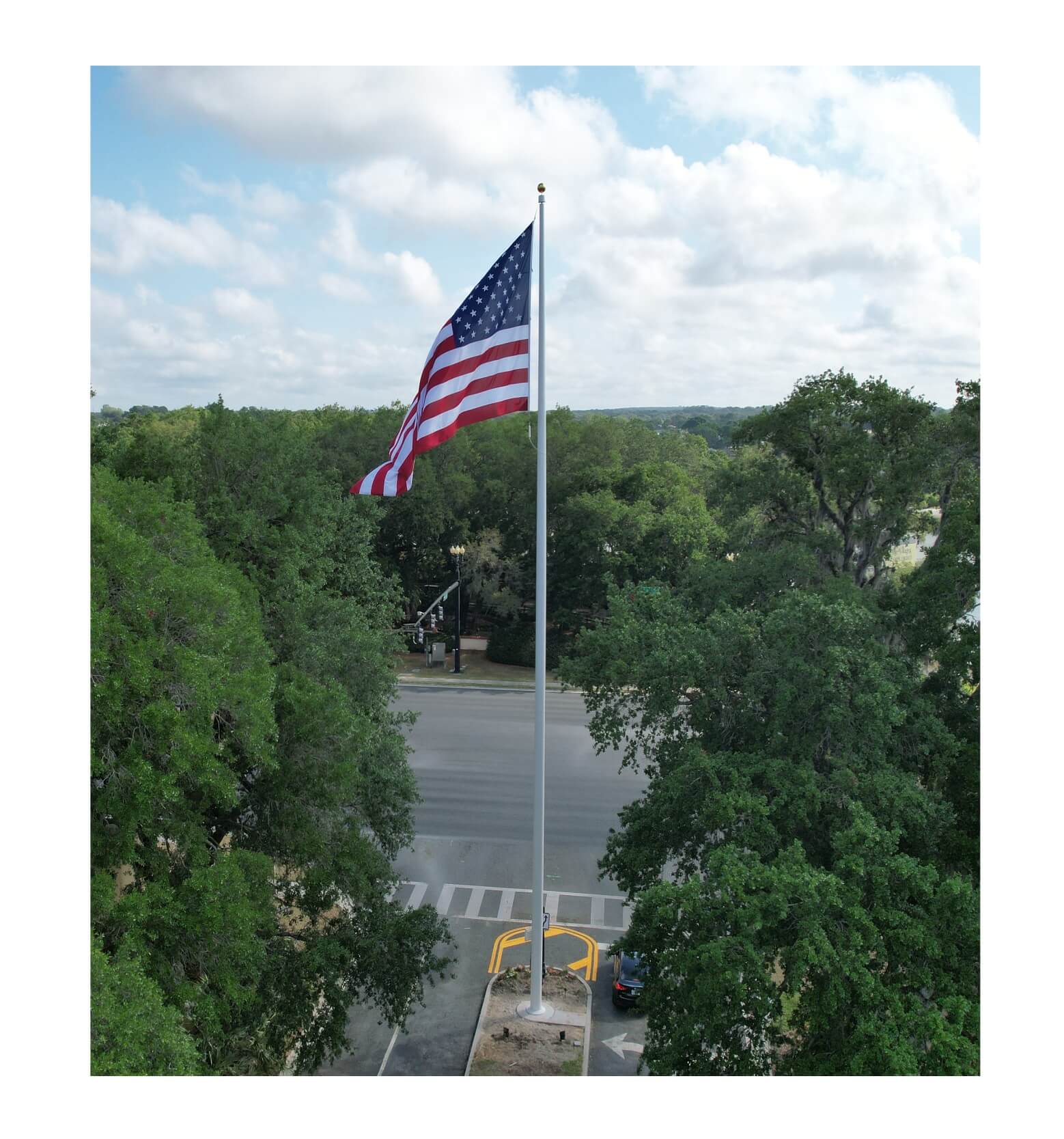 Deluxe Fiberglass Flagpole with Internal Halyard