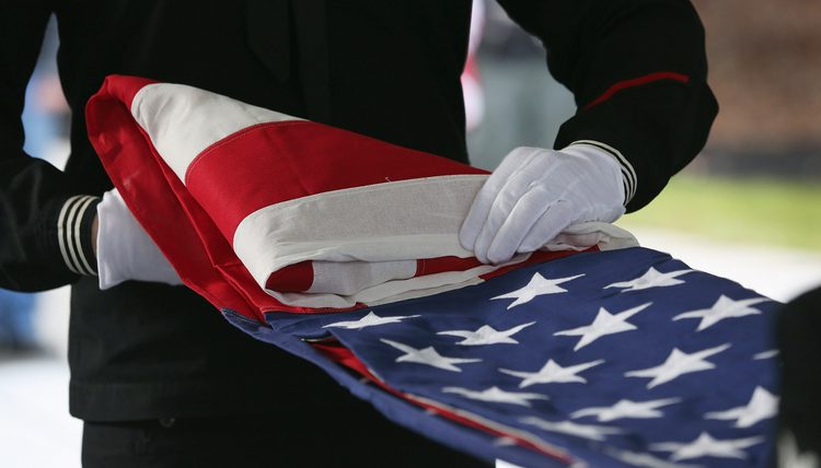 Bandera estadounidense - Bandera de internamiento (ataúd) conmemorativa de algodón ENDURA-TEX de 5'x9'-1/2